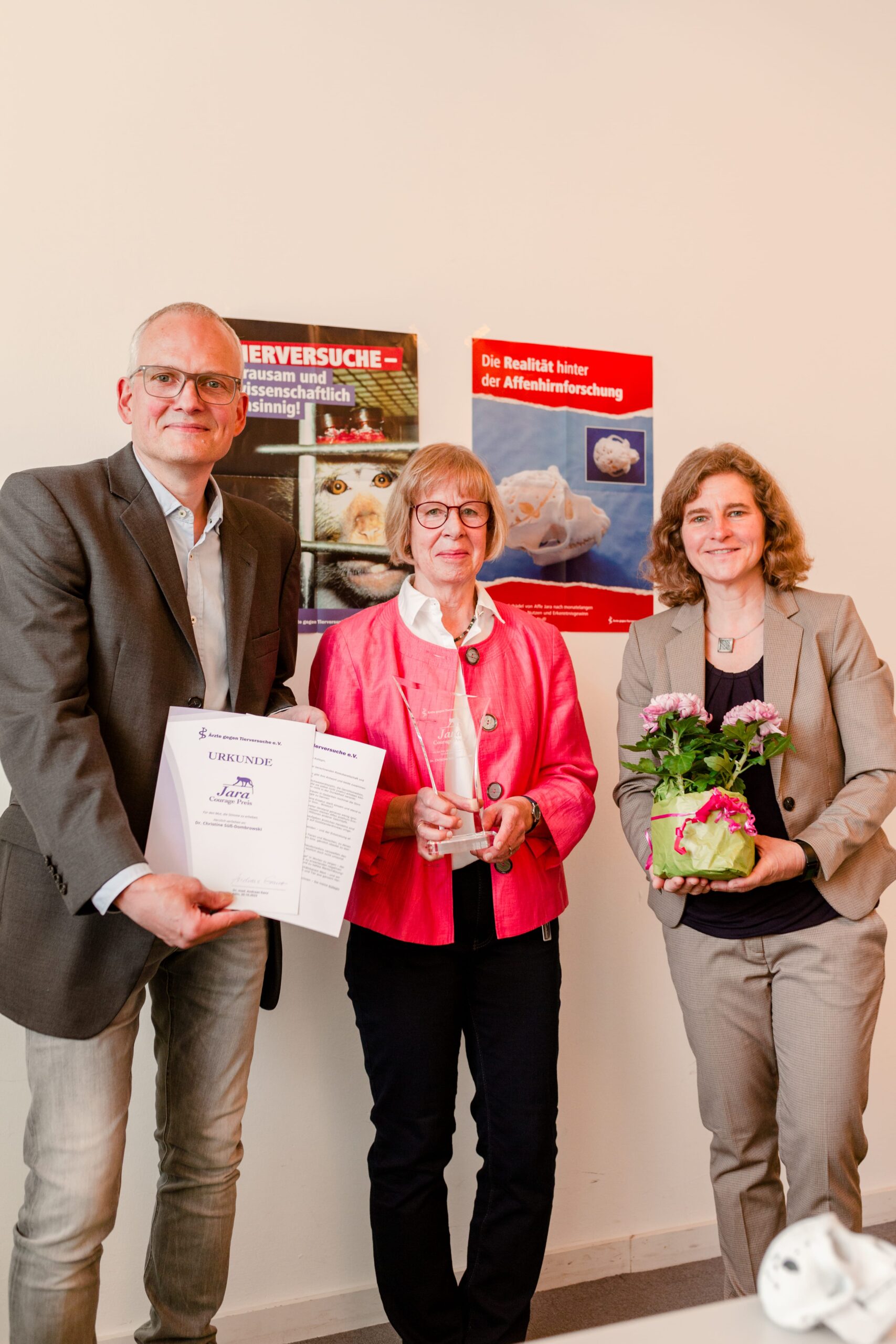 Jara Courage Preis wurde an Frau Dr. Christine Süß-Dombrowski verliehen